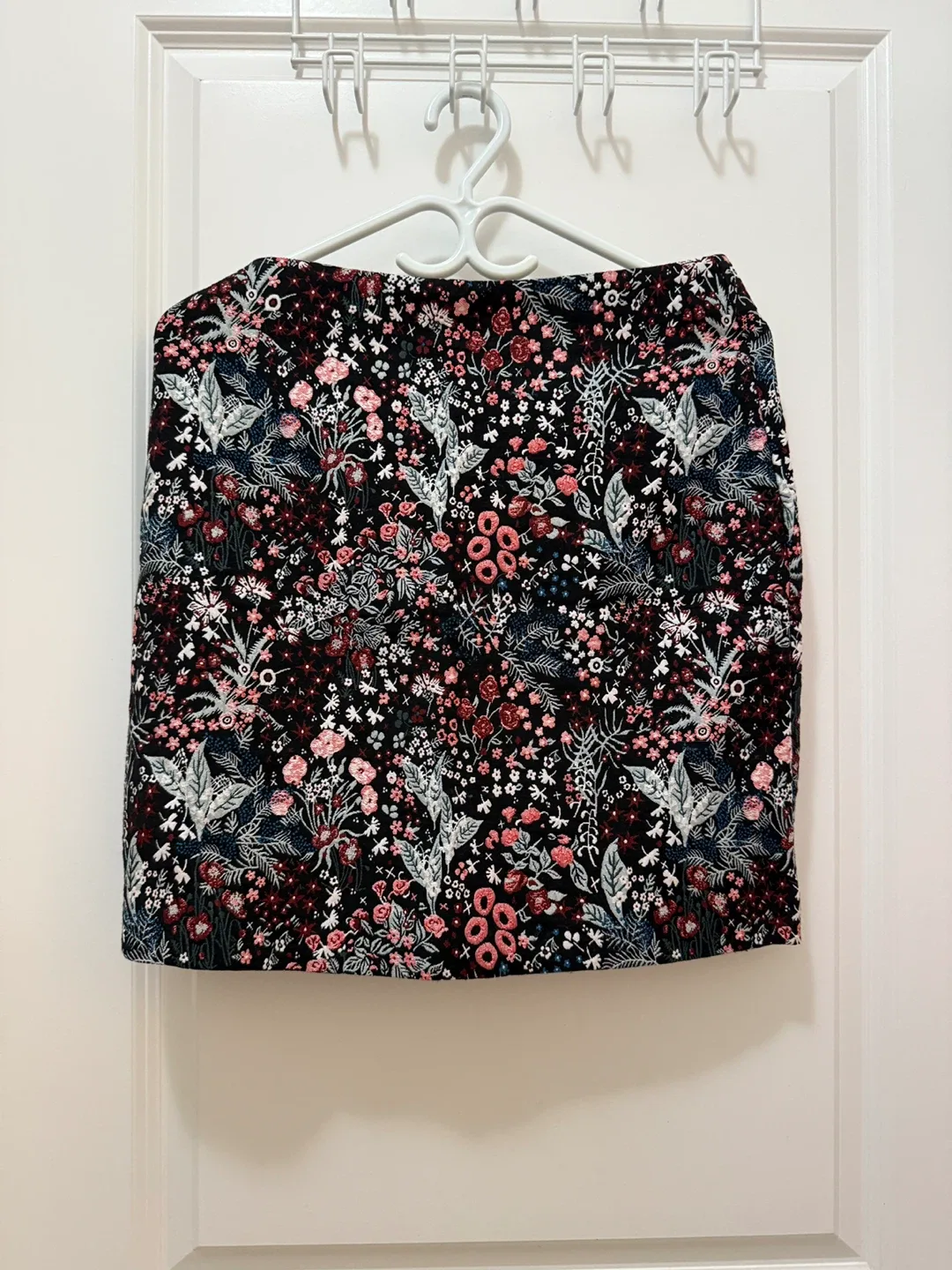 H&M Floral Mini Skirt - Size 6 thumbnail