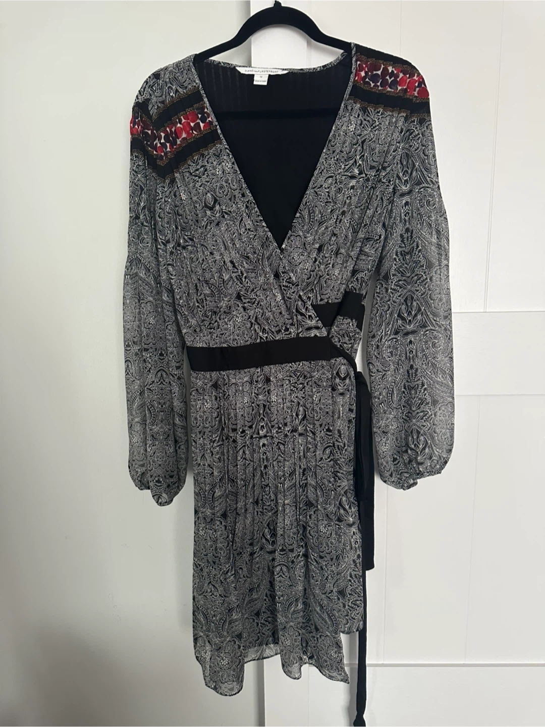 Woman’s dress - photo 2