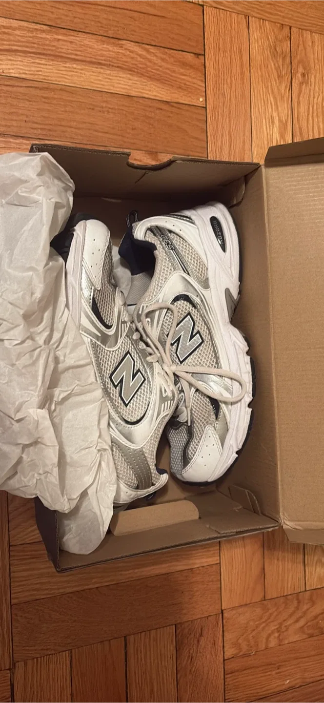 New Balance 530 Sneakers - US Men's 8 (9.5 women’s) thumbnail