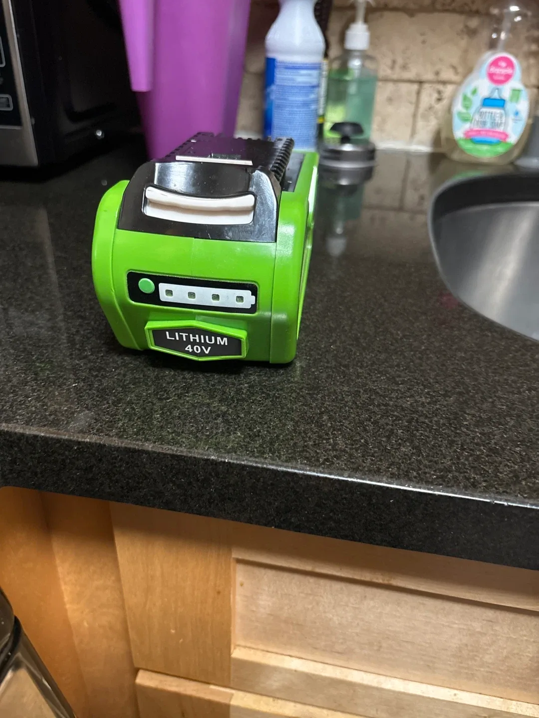 Greenworks 40V Max Power Tool Battery image indicator(2)