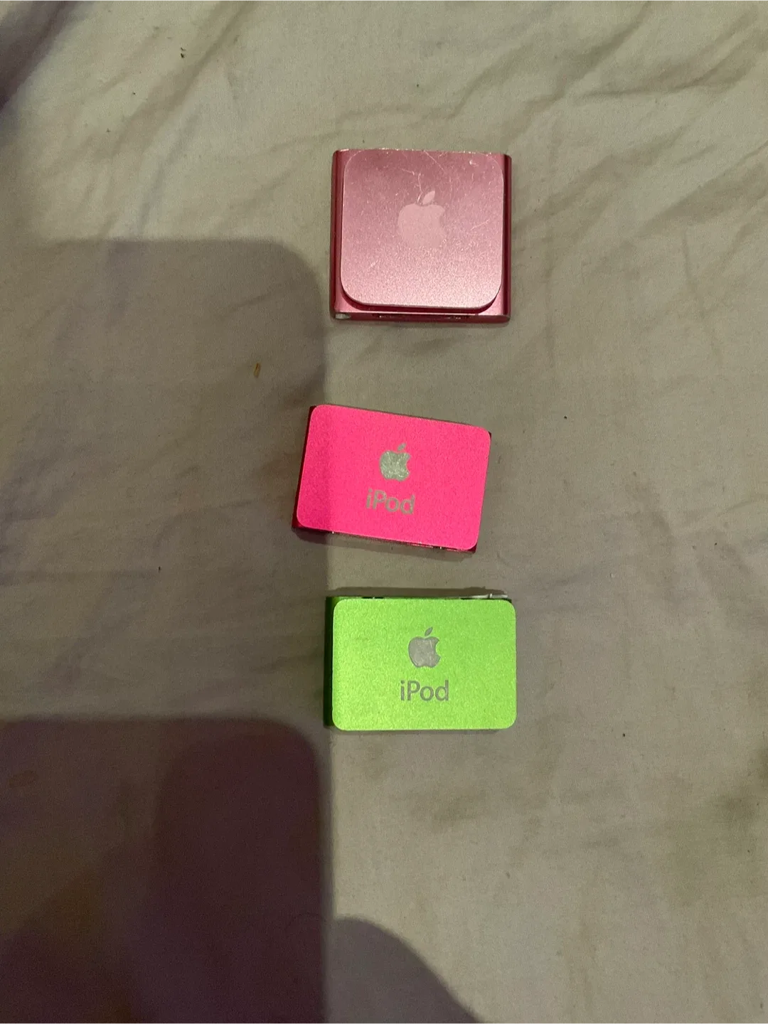 iPod Shuffle Pink and Green image indicator(2)