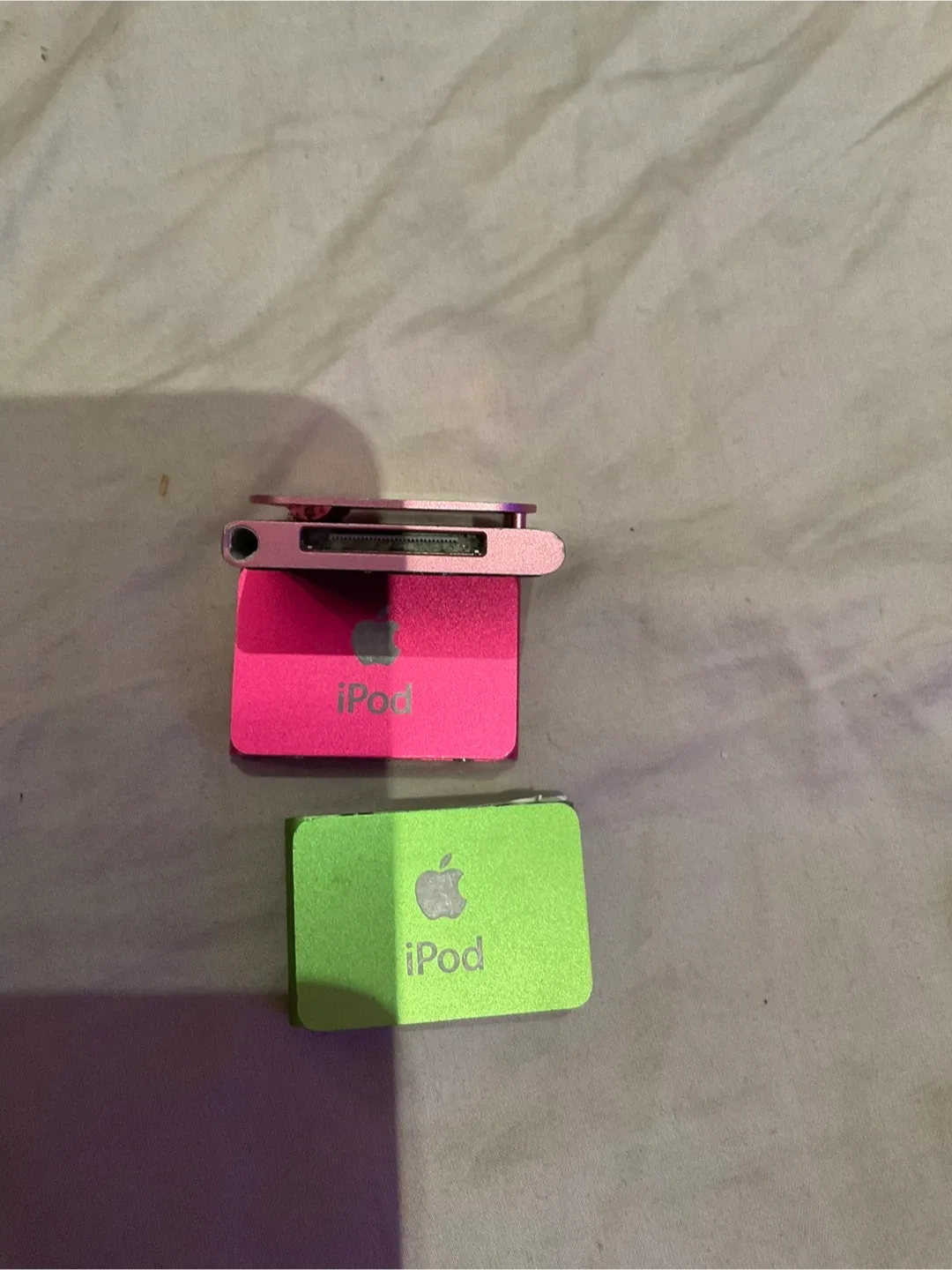 iPod Shuffle Pink and Green image indicator(3)