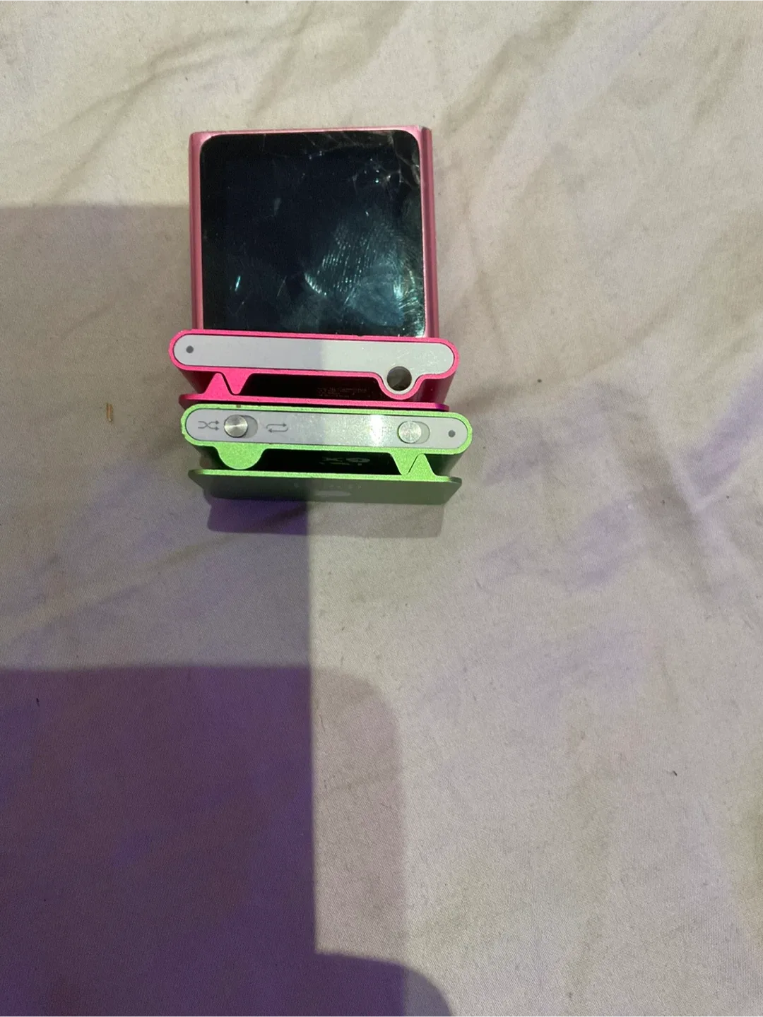 iPod Shuffle Pink and Green image indicator(4)