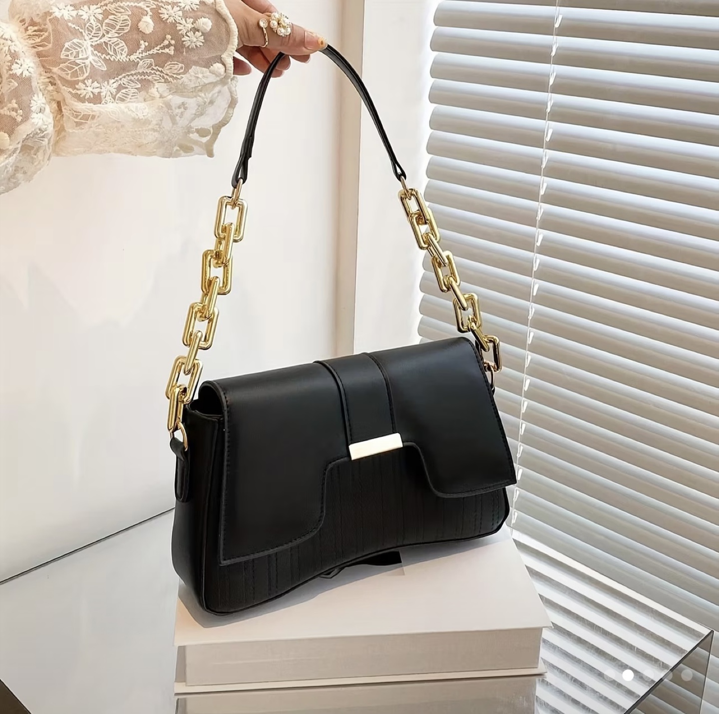 Women shoulder bag