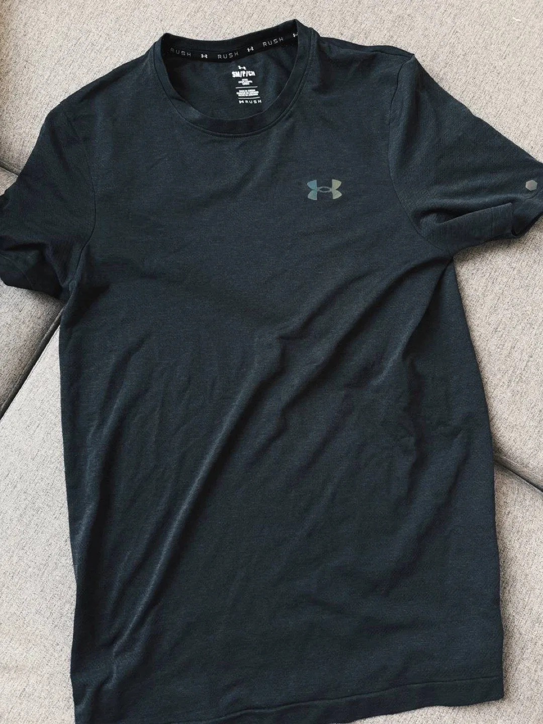 Under Armour Rush T-Shirt - Size Small thumbnail