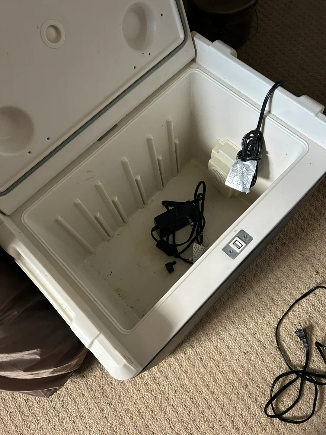 Coleman 40Qt 12v Electric Cooler image indicator(2)