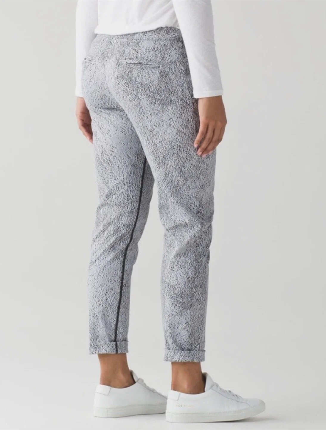 Lululemon Jet Pants - Size 4 image indicator(2)