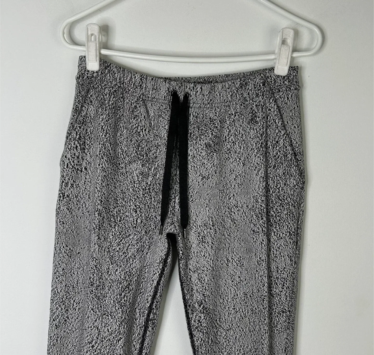 Lululemon Jet Pants - Size 4 image indicator(3)