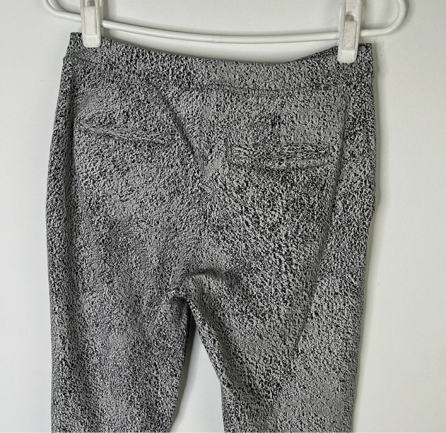 Lululemon Jet Pants - Size 4 image indicator(7)