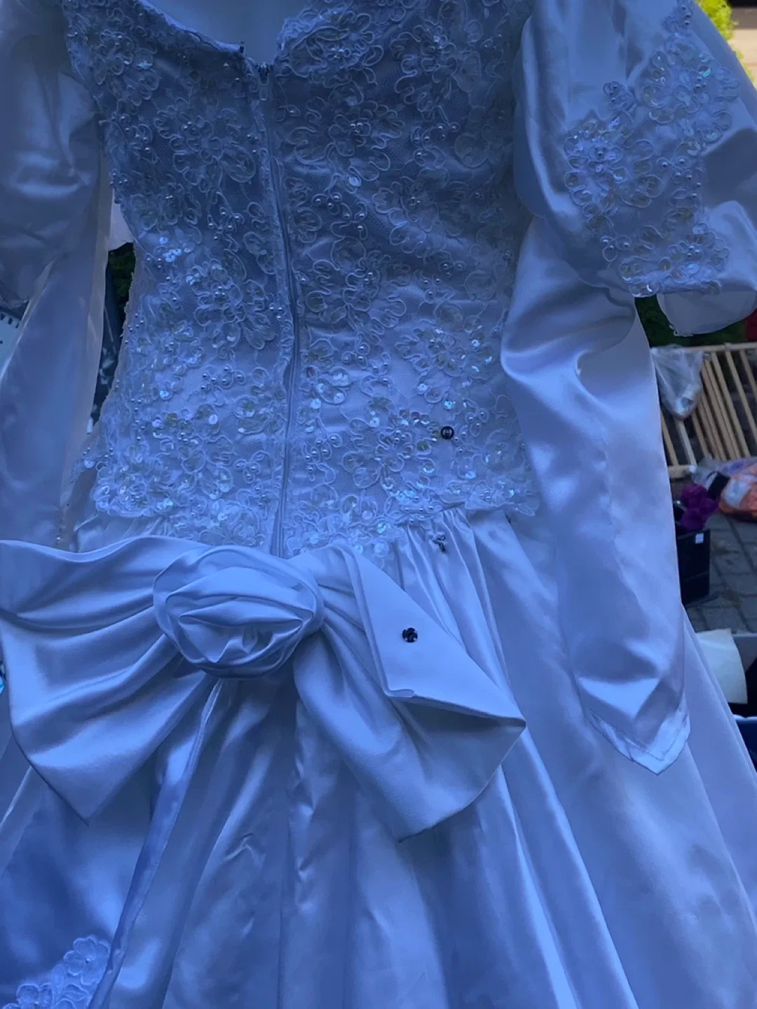 White Wedding Dress image indicator(4)