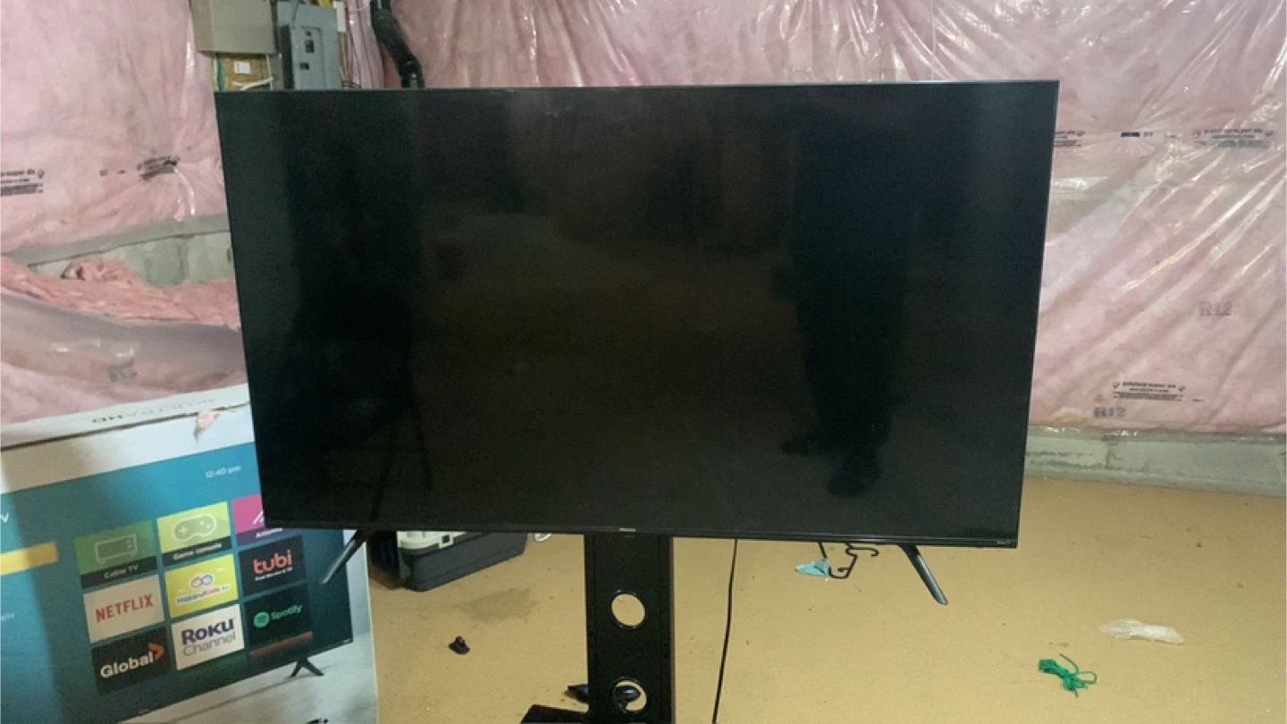 Hisense 58" 4K UltraHD Roku TV - R6 Series - photo 2