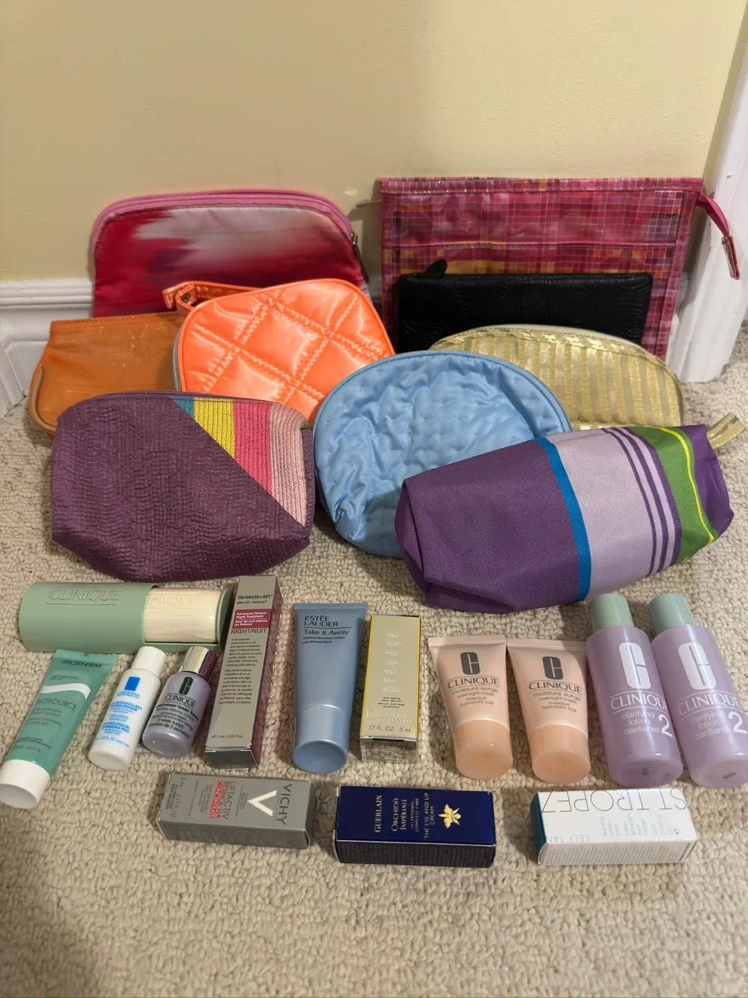 Mixed Lot of Cosmetic Bags & Skincare Samples thumbnail
