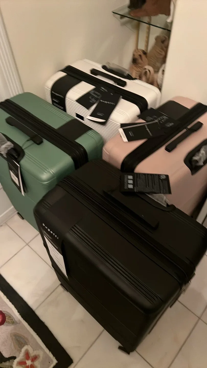 Bugatti Brussels White Hardside Luggage 3 pcs Bnib image indicator(6)