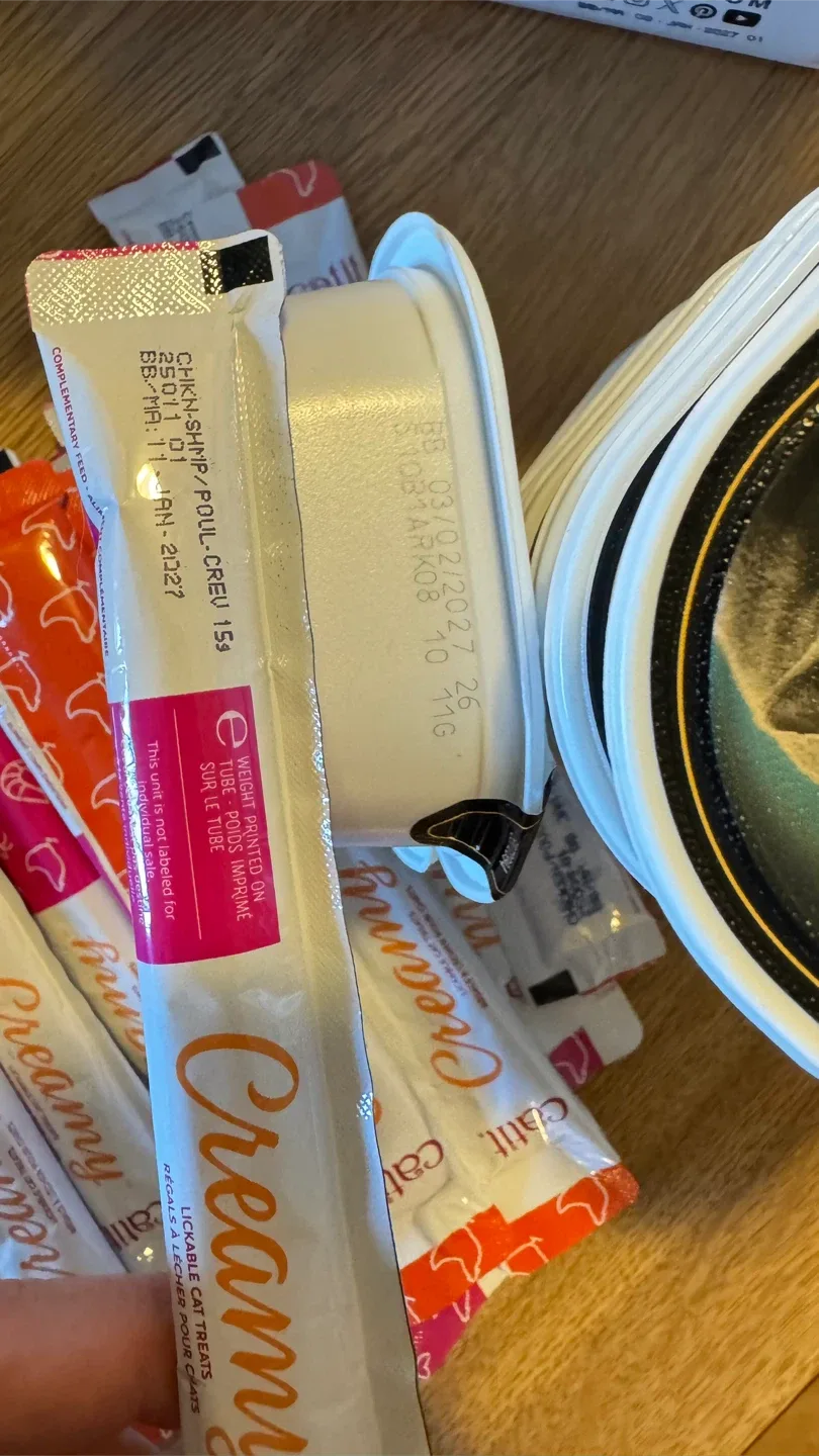 Catit Creamy Cat Treats & Sheba Gravy Indulgence image indicator(3)