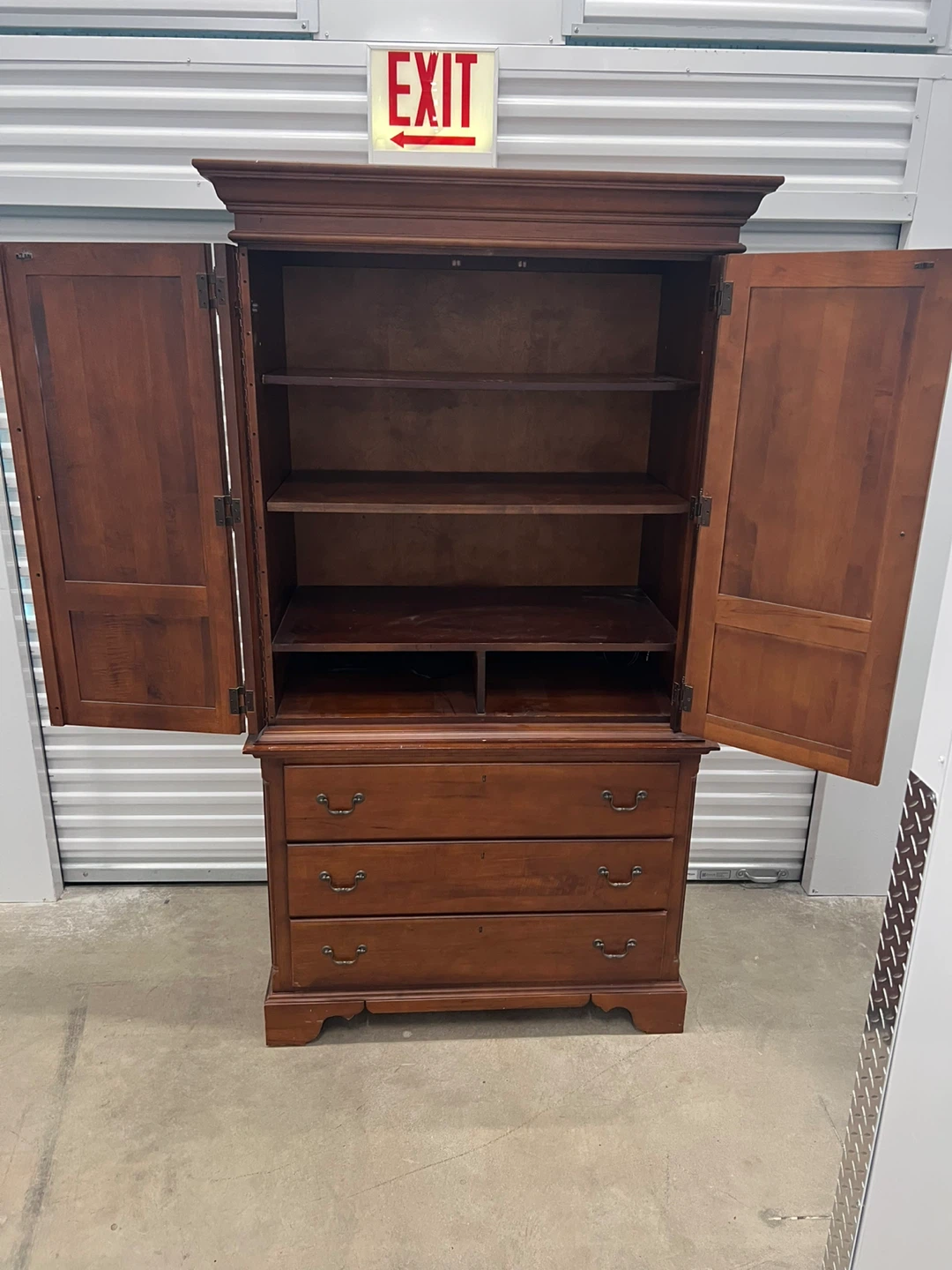 Armoire Wardrobe/Dresser - photo 2
