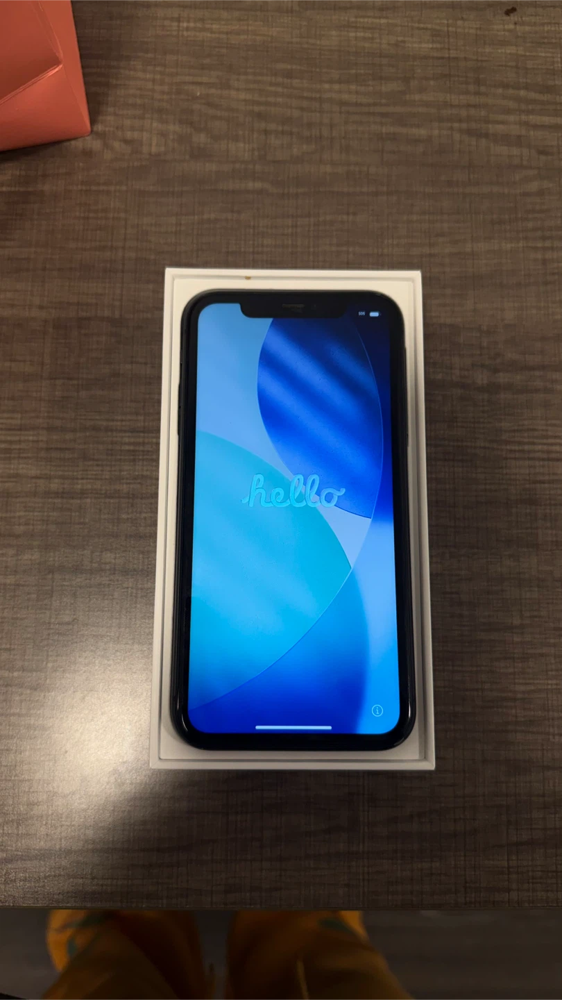 iPhone 11 256GB- Black (Unlocked) + Charger - photo 2
