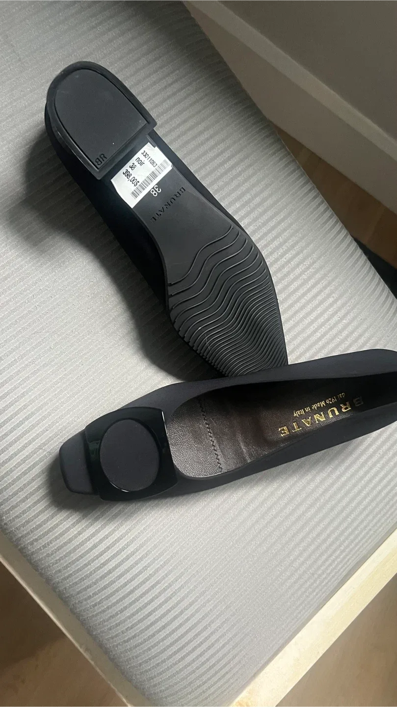 Brunate Black Pumps Size 38 image indicator(3)