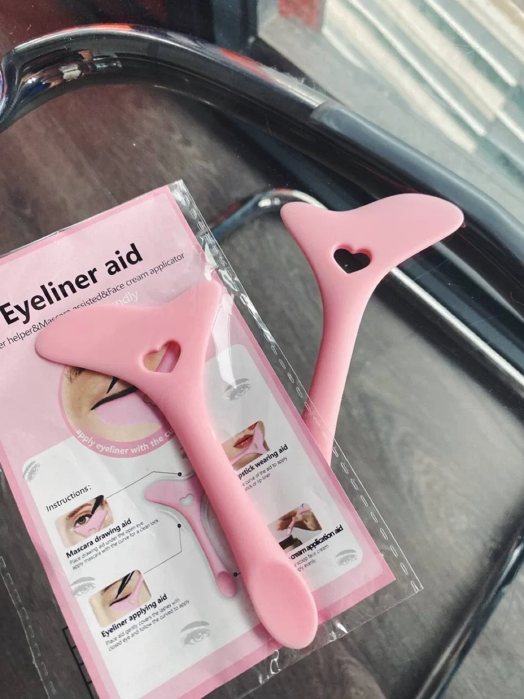 Pink multifunctional makeup eyeliner stencil , waterproof tool thumbnail
