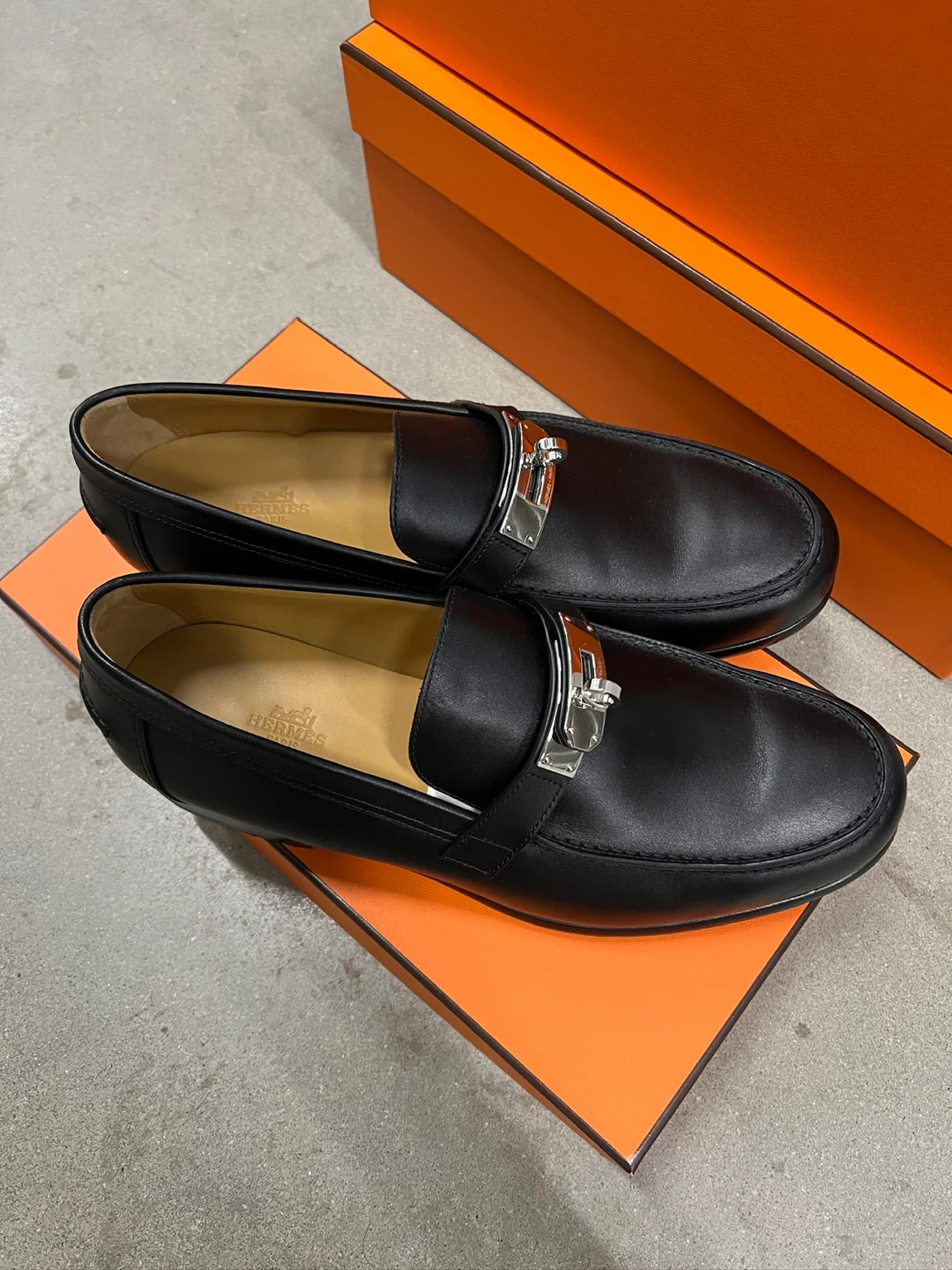 Hermès Black Leather Loafers Size 42