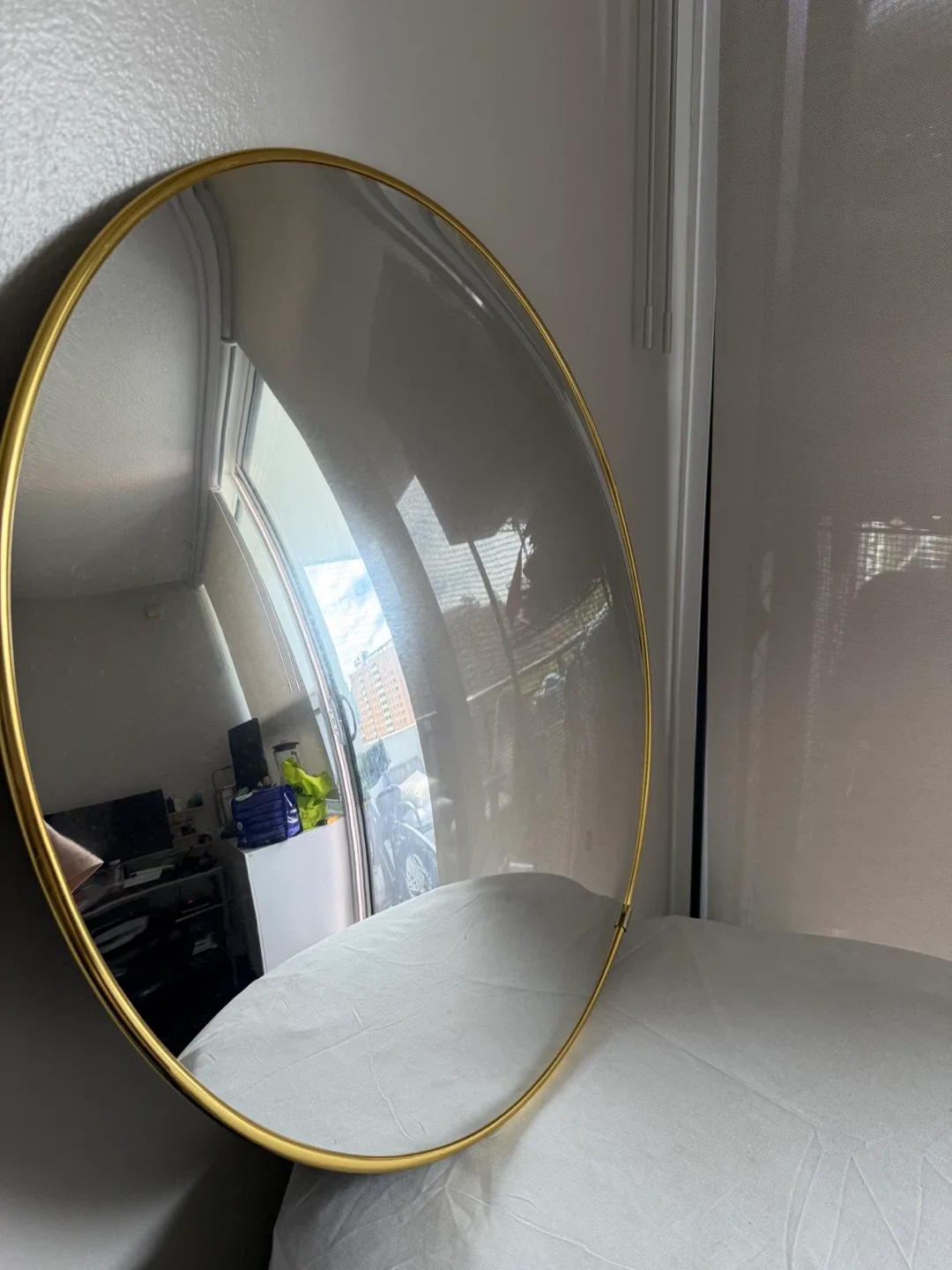 Umbra Hubba Wall Mirror Gold image indicator(2)