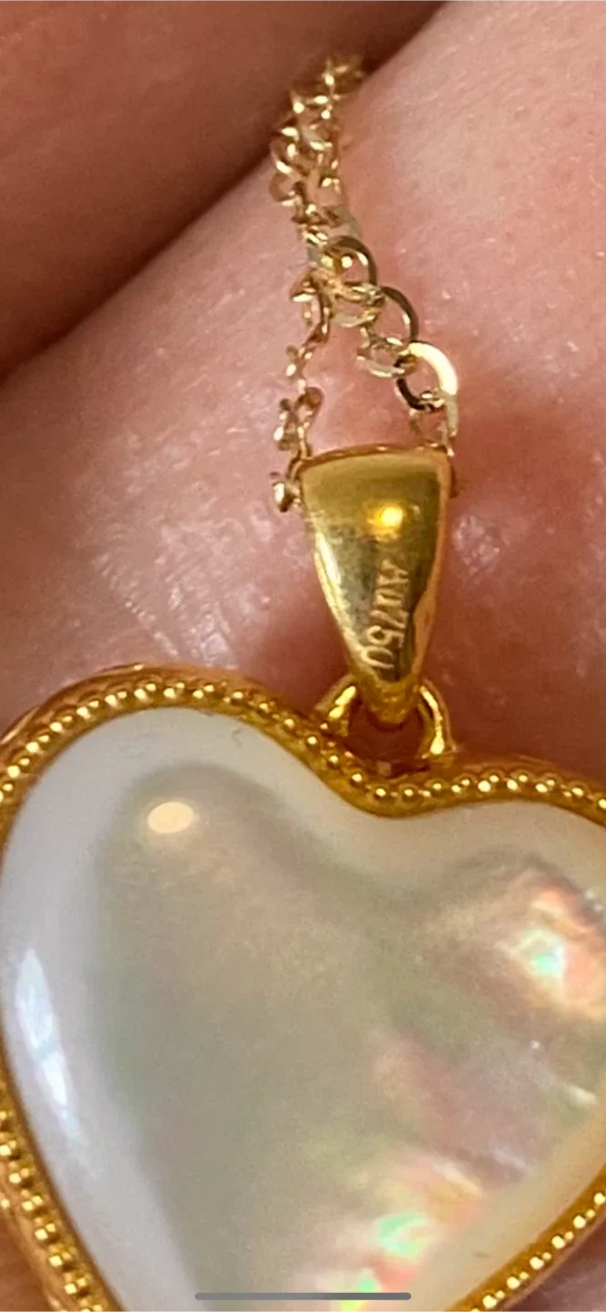 18K Gold Necklace with Heart Pendant image indicator(3)