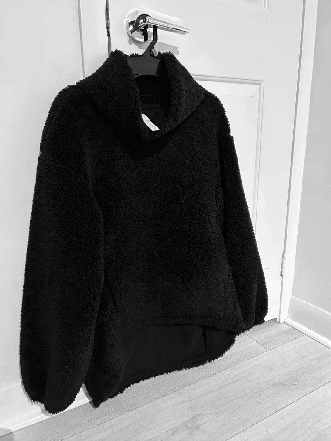 Lululemon Fleece Funnel Neck Sz 6 image indicator(3)