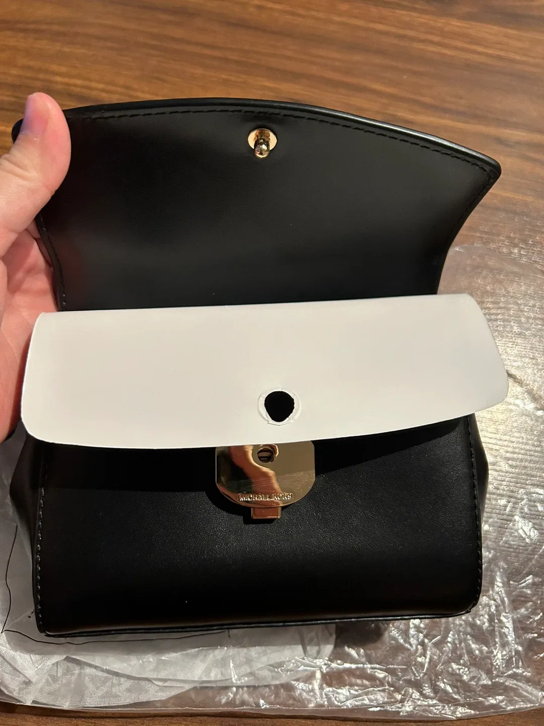 New Michael Kors Crossbody Black Leather image indicator(3)