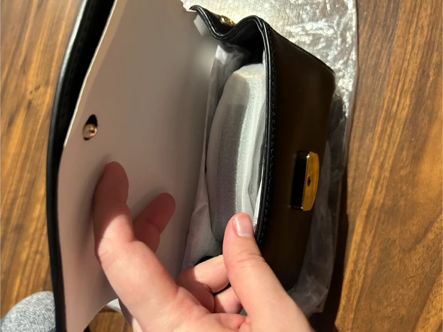 New Michael Kors Crossbody Black Leather image indicator(4)