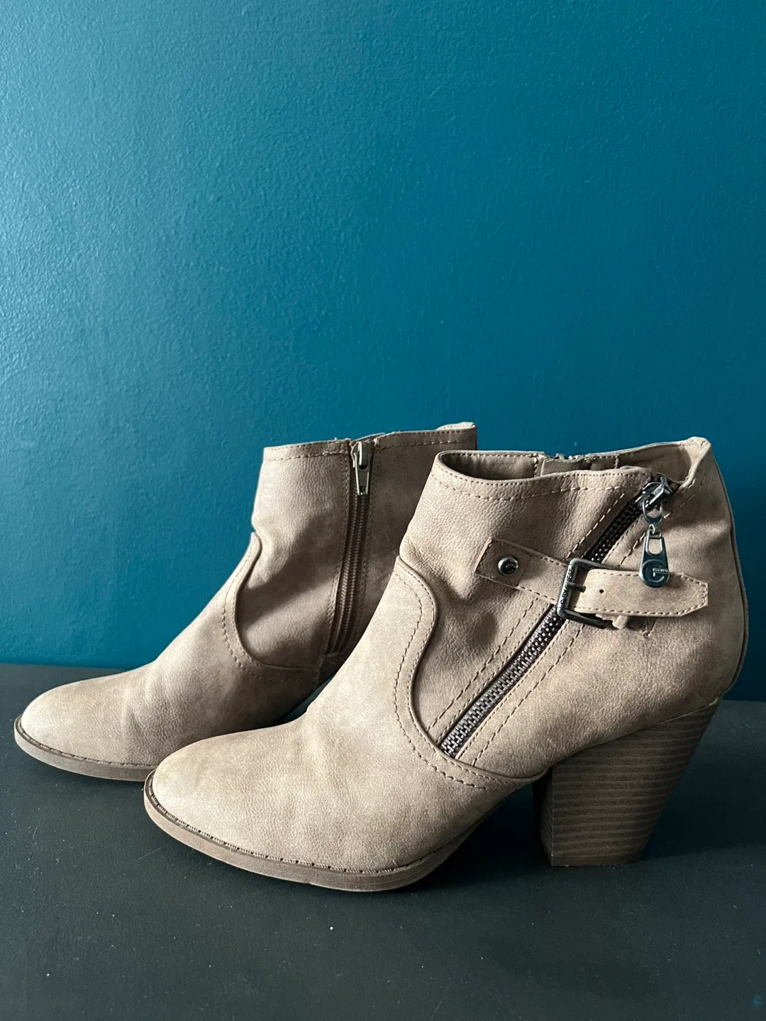 G by Guess Brown Heeled Ankle Boots Size 8 image indicator(2)