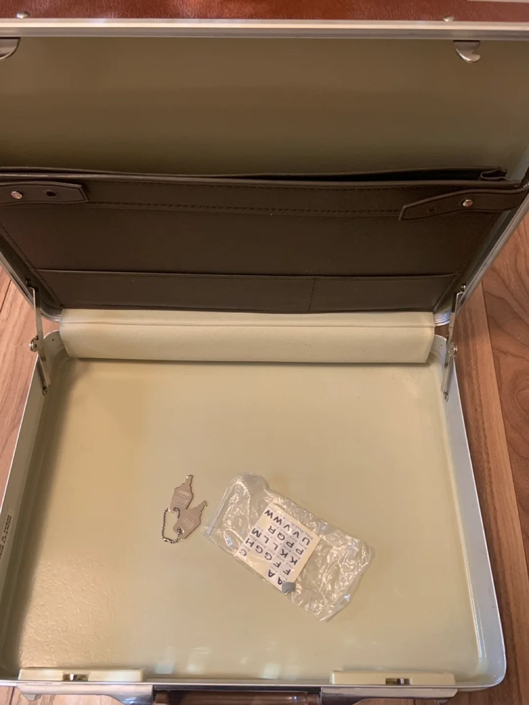 Echolac Brown Suitcase image indicator(3)