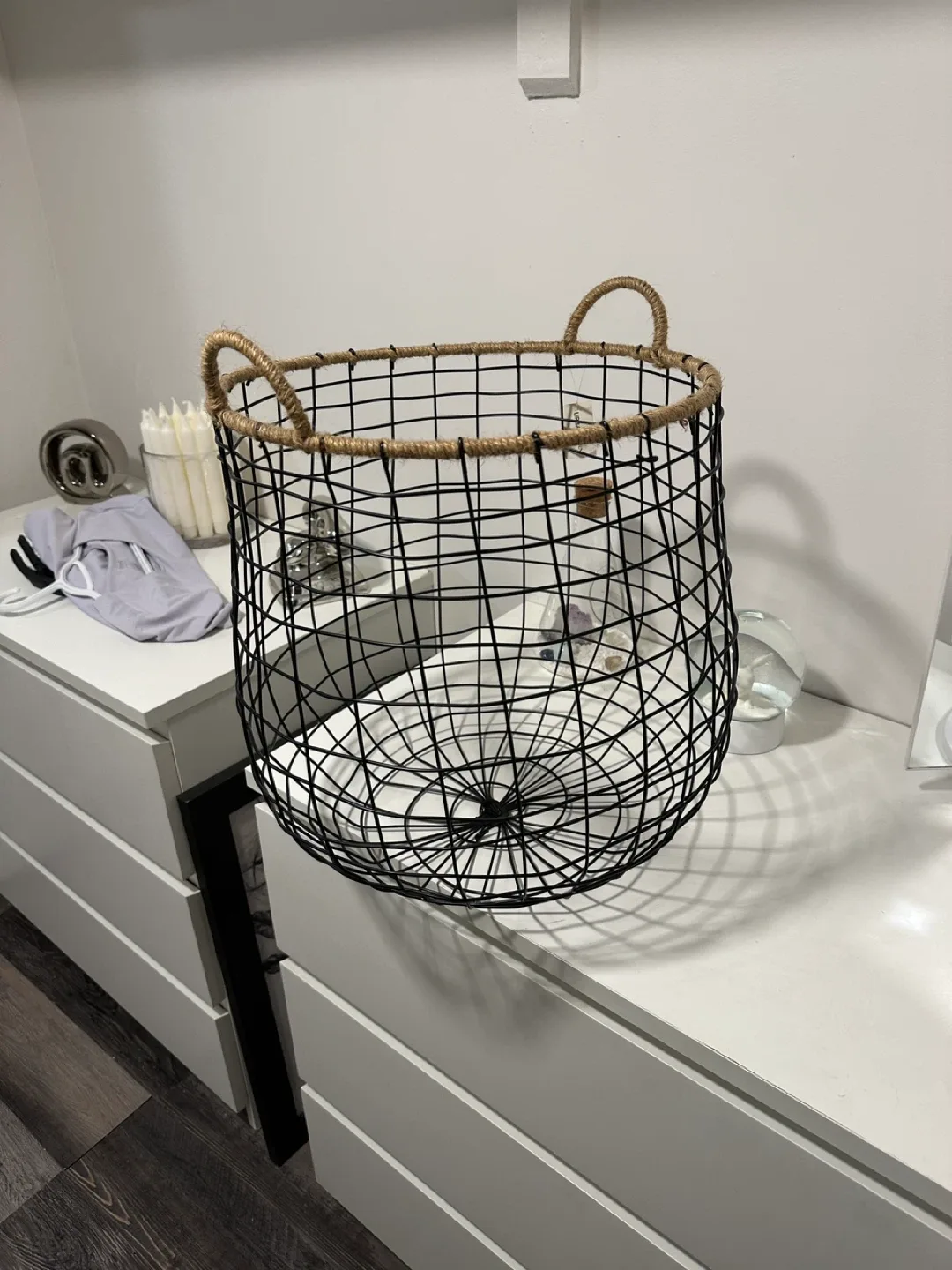 Urban Barn Black Wire Basket with Jute Handles image indicator(2)