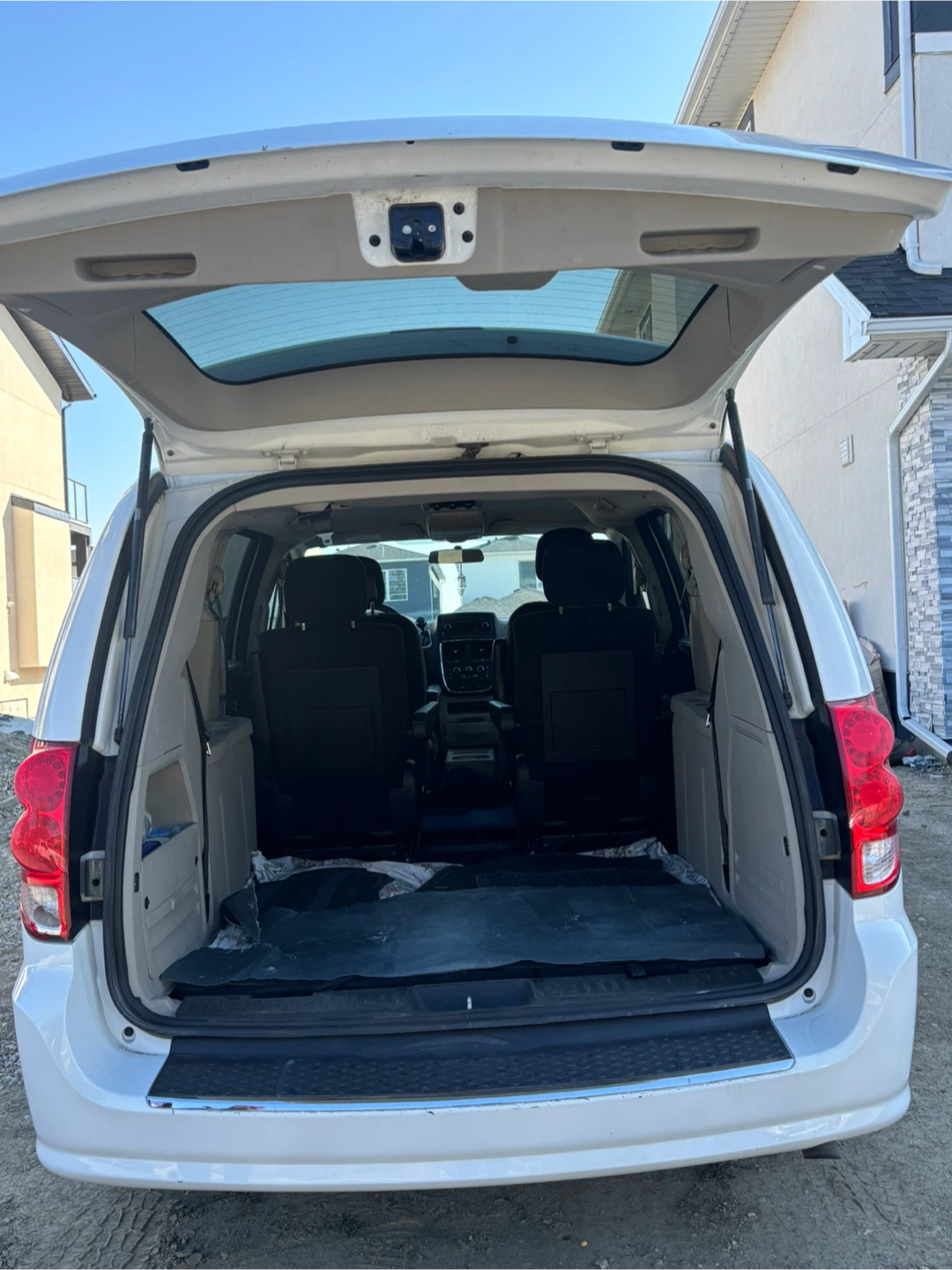 Dodge Caravan - photo 5