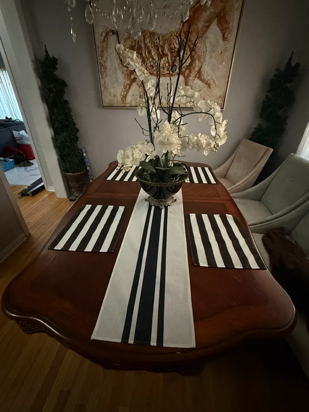 Elegant Wooden Dining Table image indicator(3)