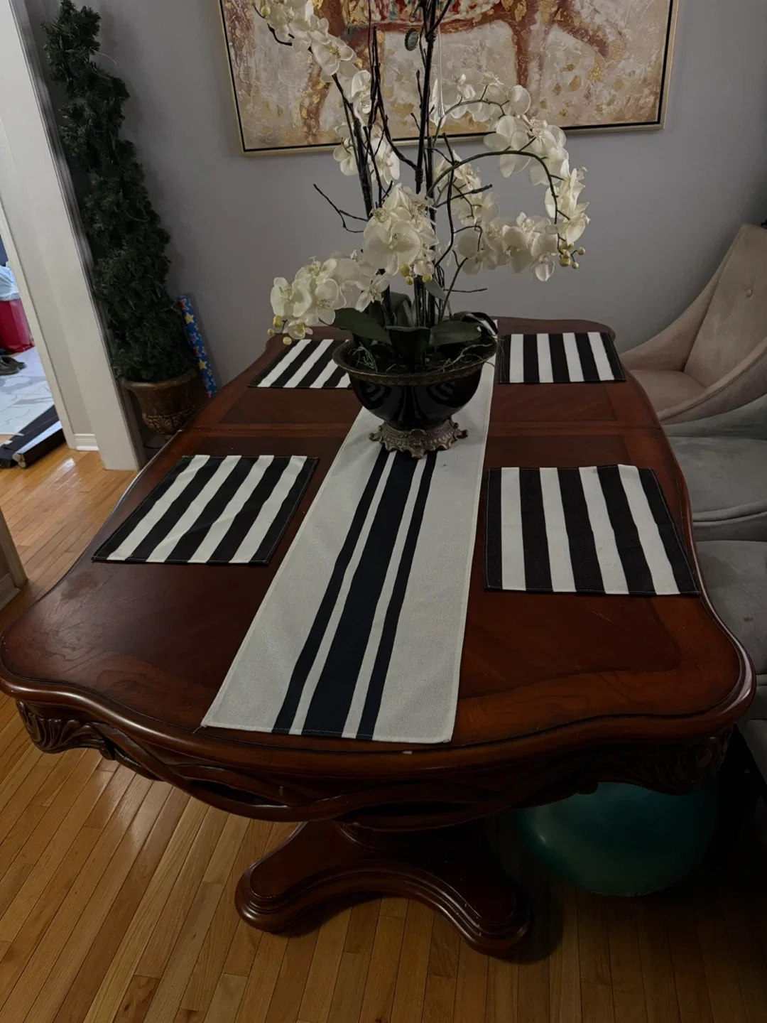 Elegant Wooden Dining Table image indicator(4)