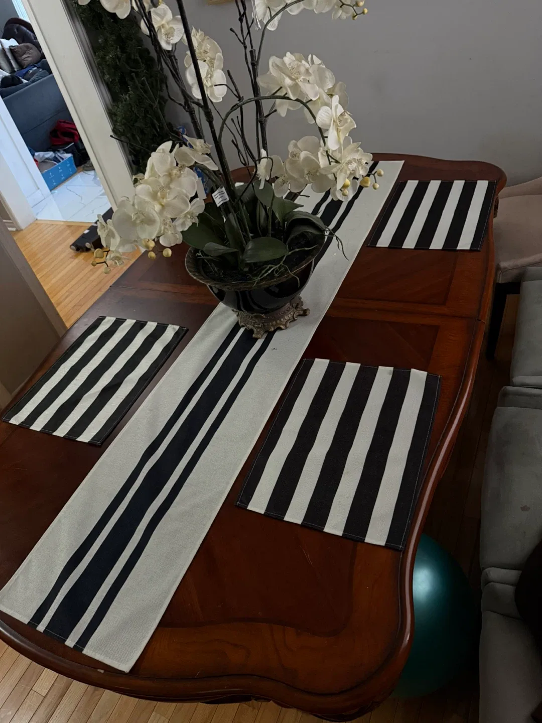 Elegant Wooden Dining Table image indicator(2)