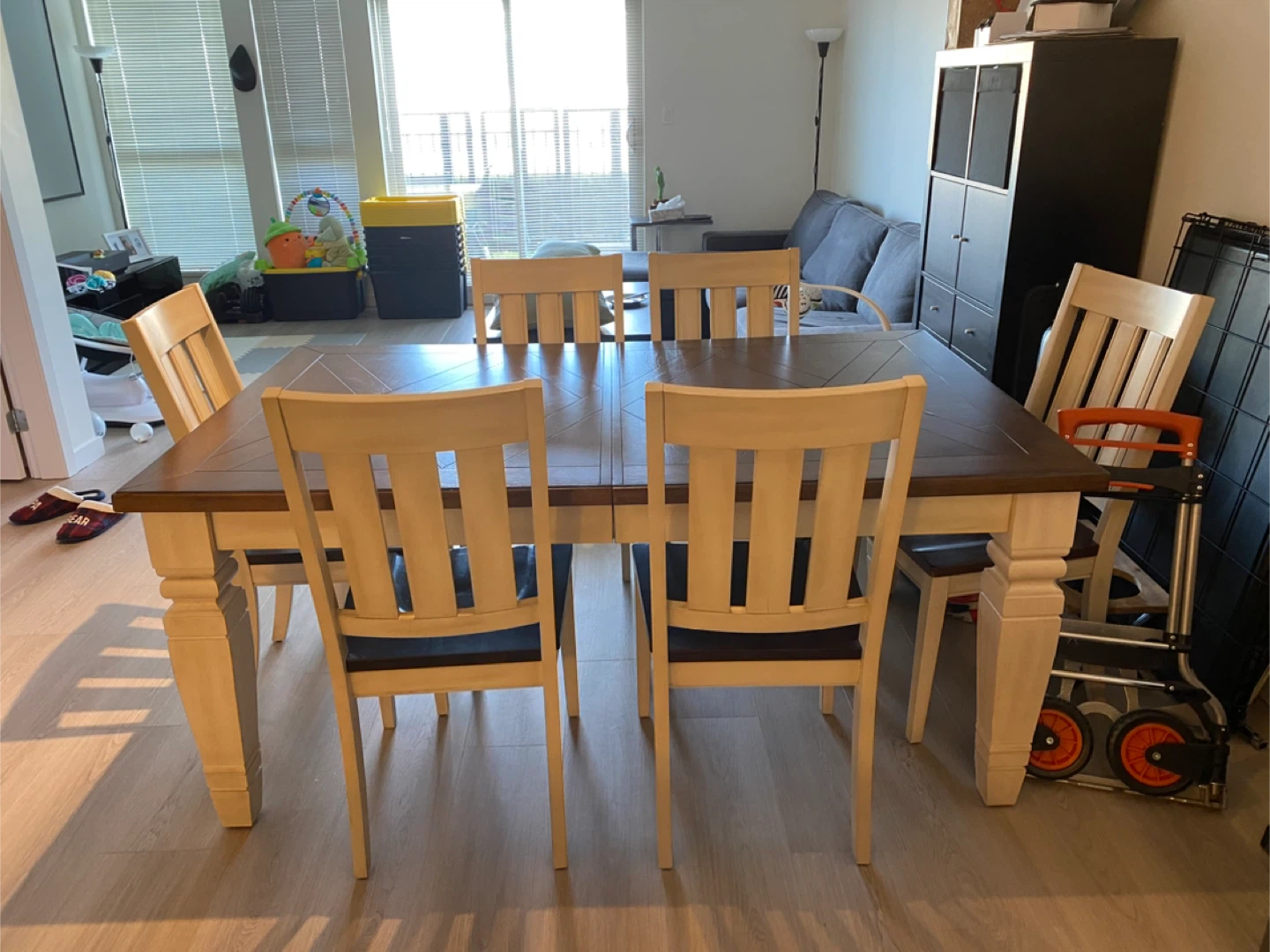 Extendable Dining Table with 6 Chairs