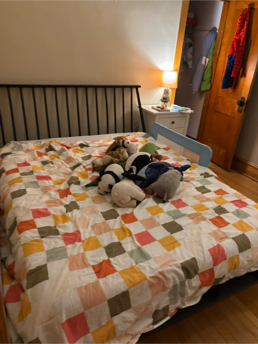 Queen Size Beg Frame and Mattress - photo 2