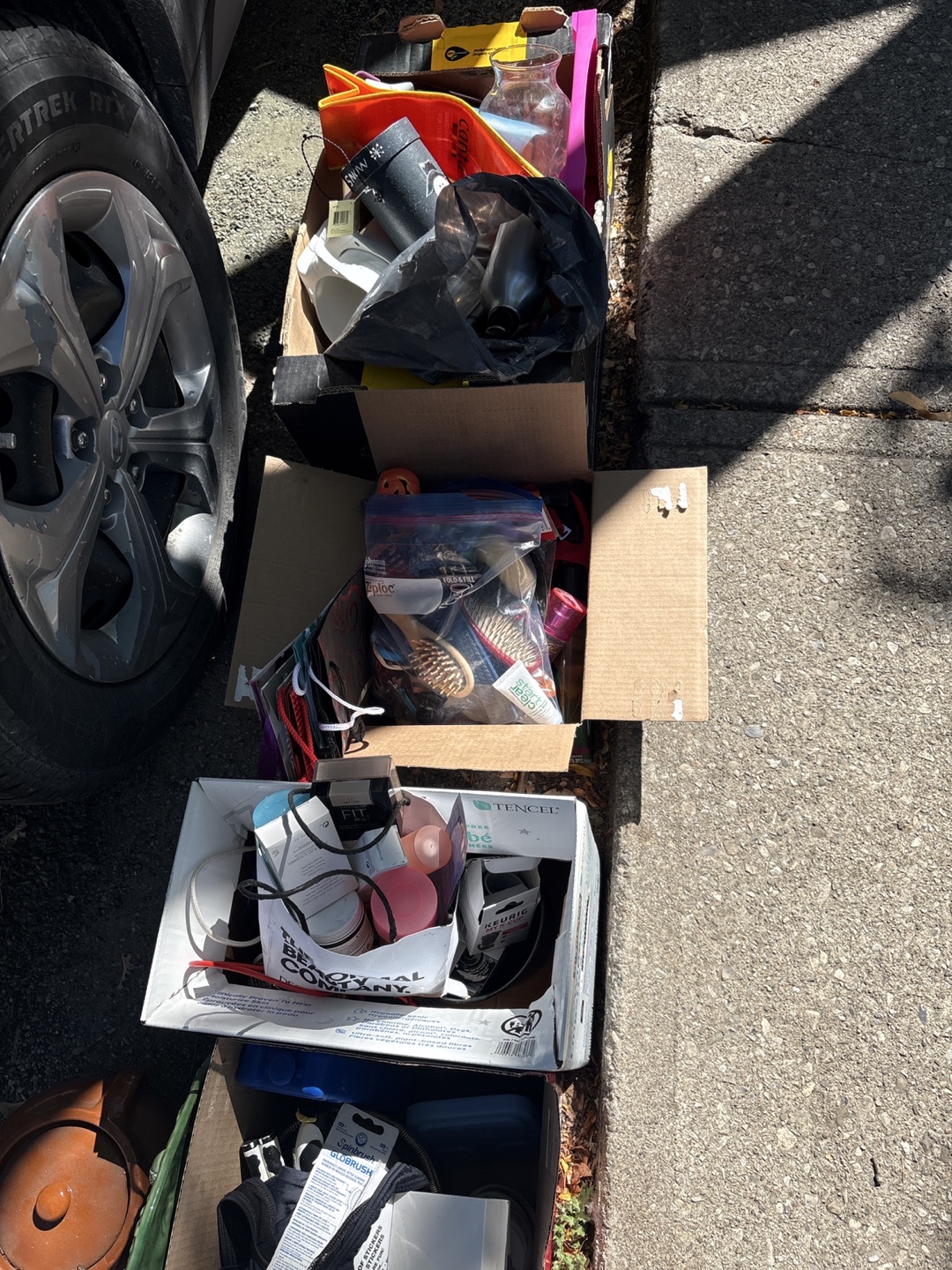 Garage sale items - photo 2