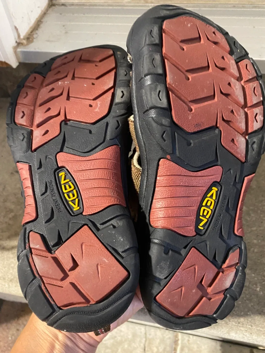 KEEN youth Size 3 Brown Sandals image indicator(4)