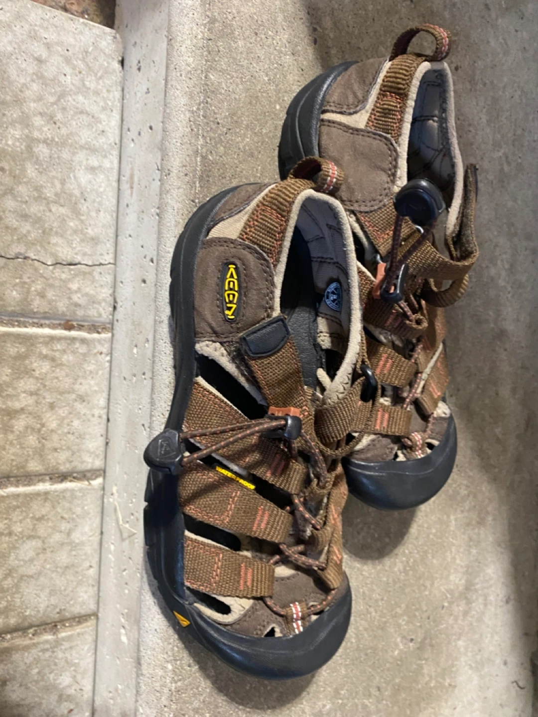 KEEN youth Size 3 Brown Sandals - photo 2