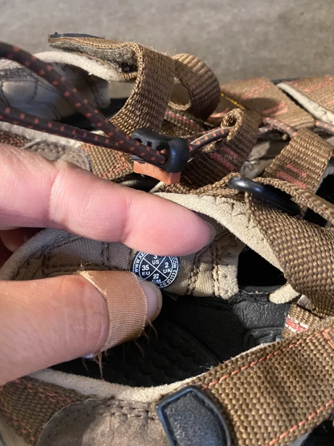 KEEN youth Size 3 Brown Sandals image indicator(3)