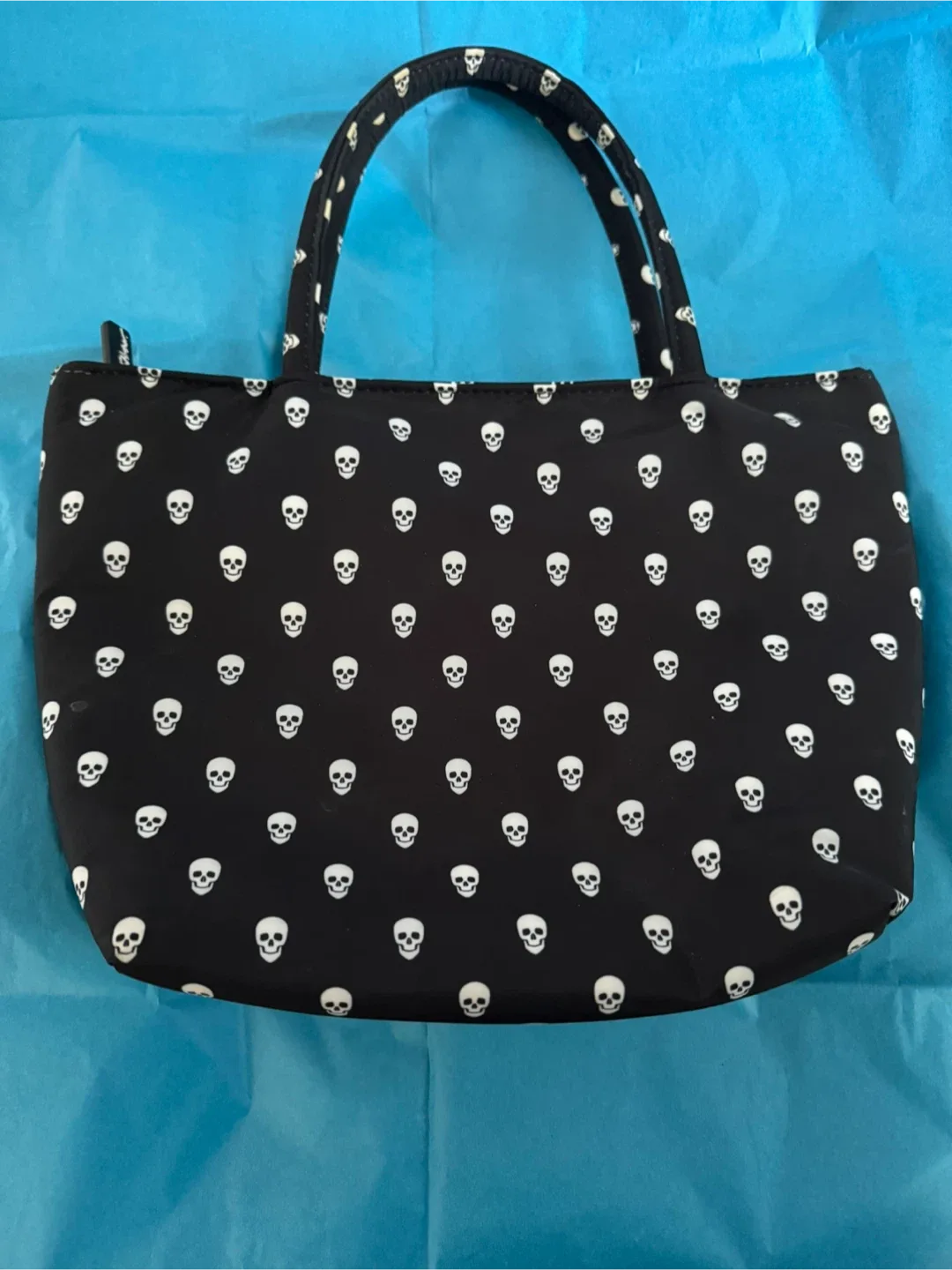 Betsey Johnson Skull Print insulated lunch Bag image indicator(3)