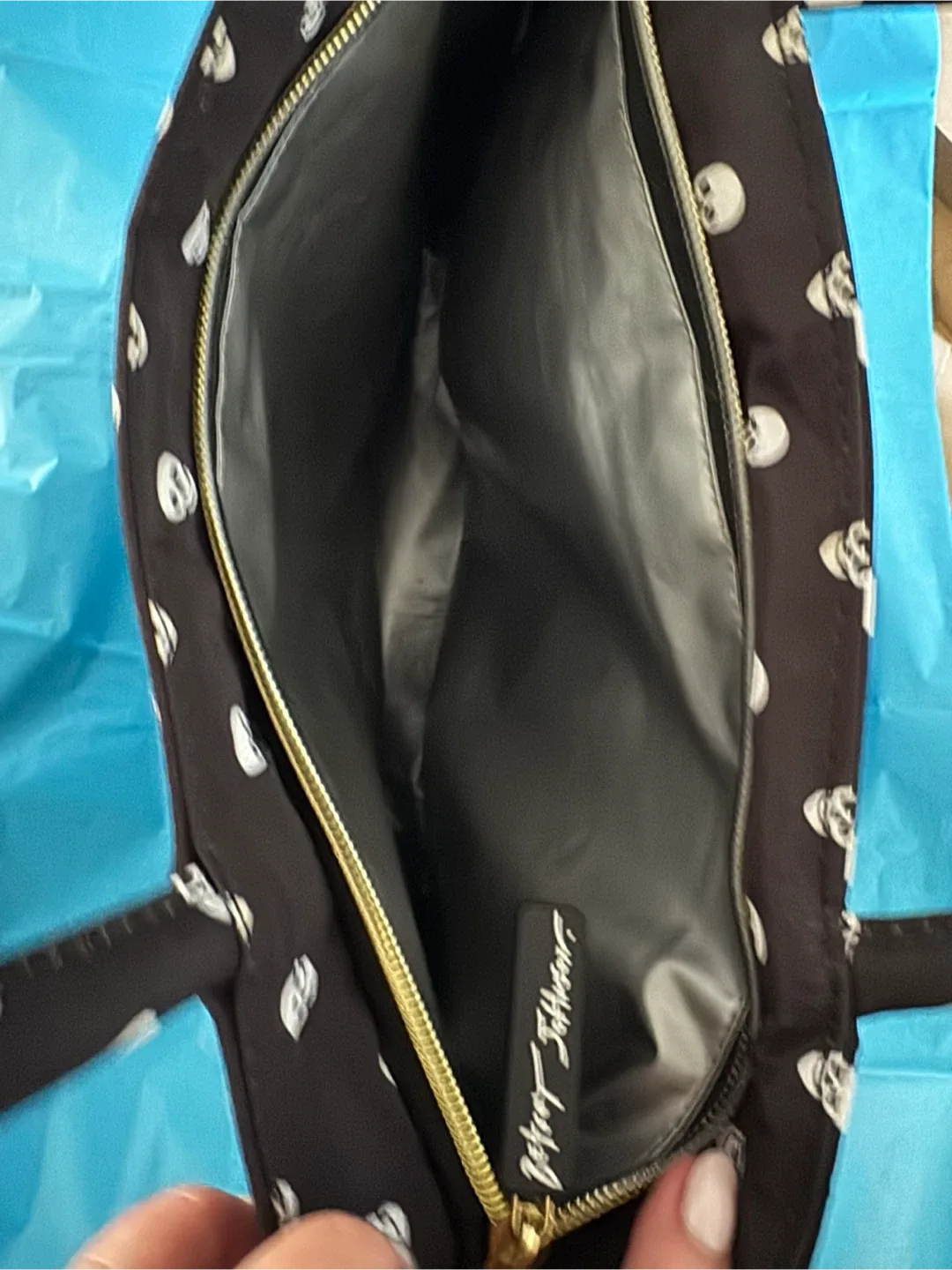 Betsey Johnson Skull Print insulated lunch Bag image indicator(4)