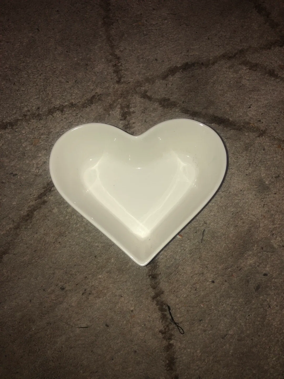 White Heart-Shaped Bowl thumbnail