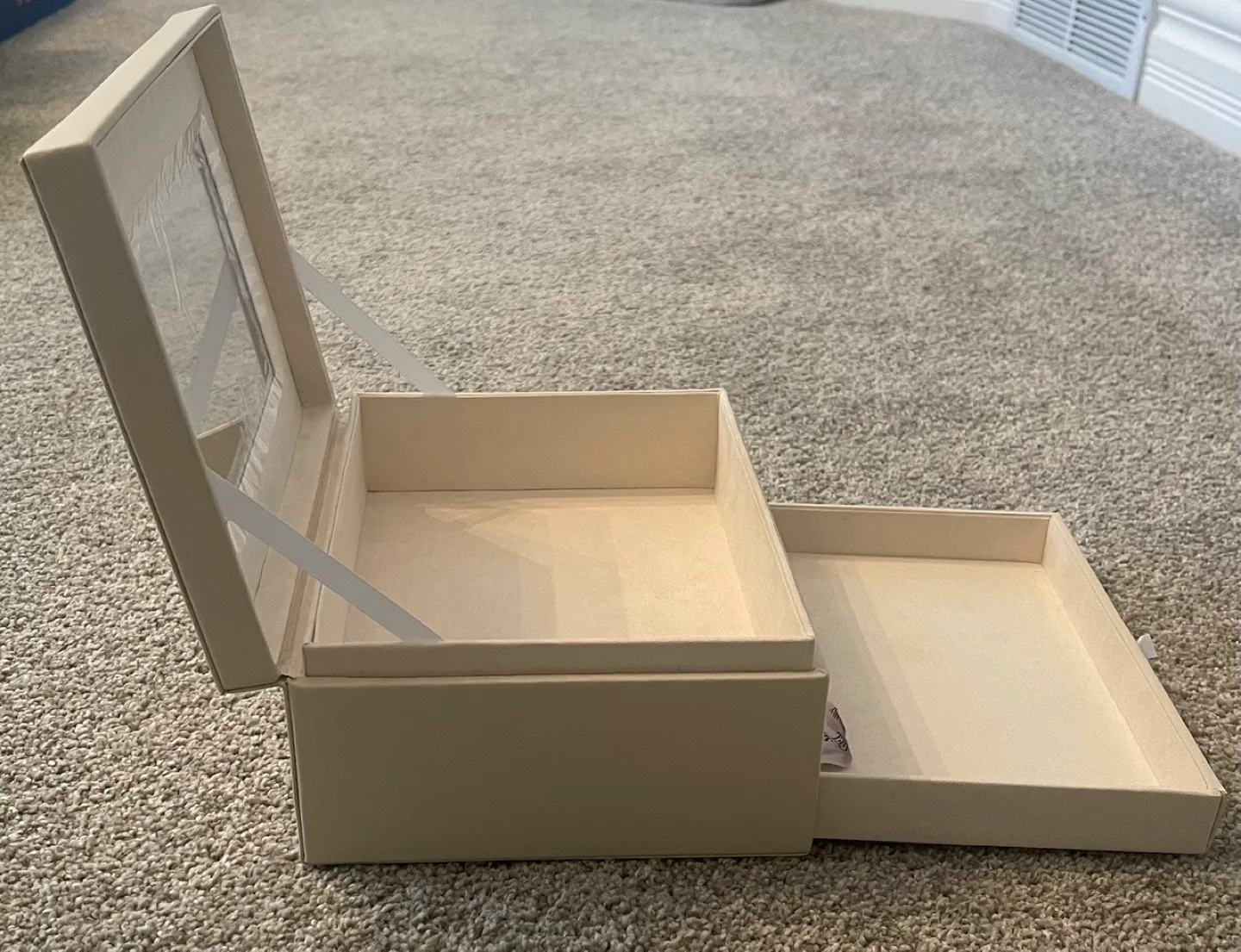 Elie Saab Le Parfum Gift Box image indicator(4)