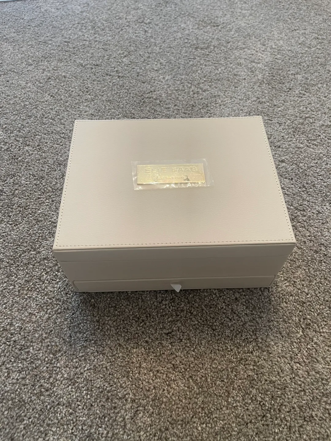 Elie Saab Le Parfum Gift Box image indicator(3)