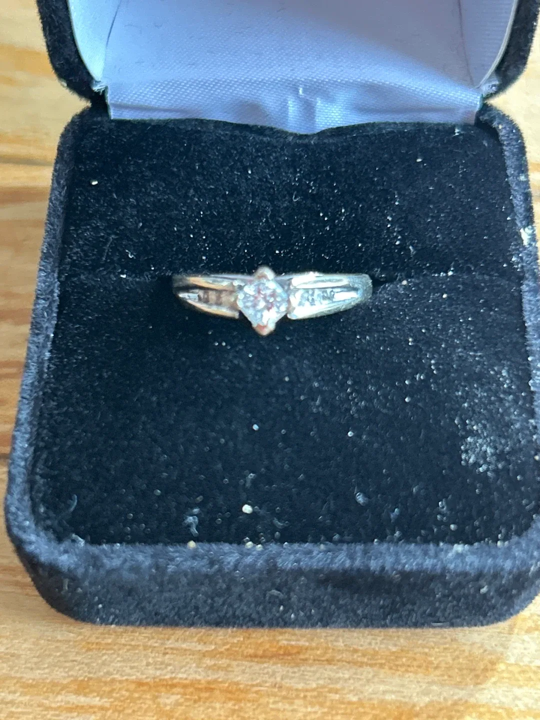 14 Kt AND Diamond Ring thumbnail