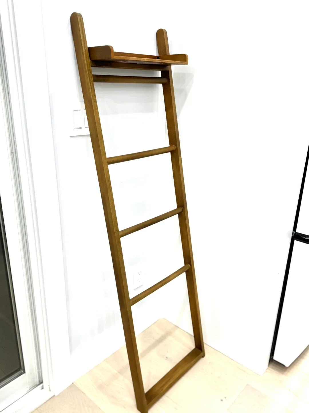 Solid Wood Ladder for throw blankets or towels - Brown image indicator(2)