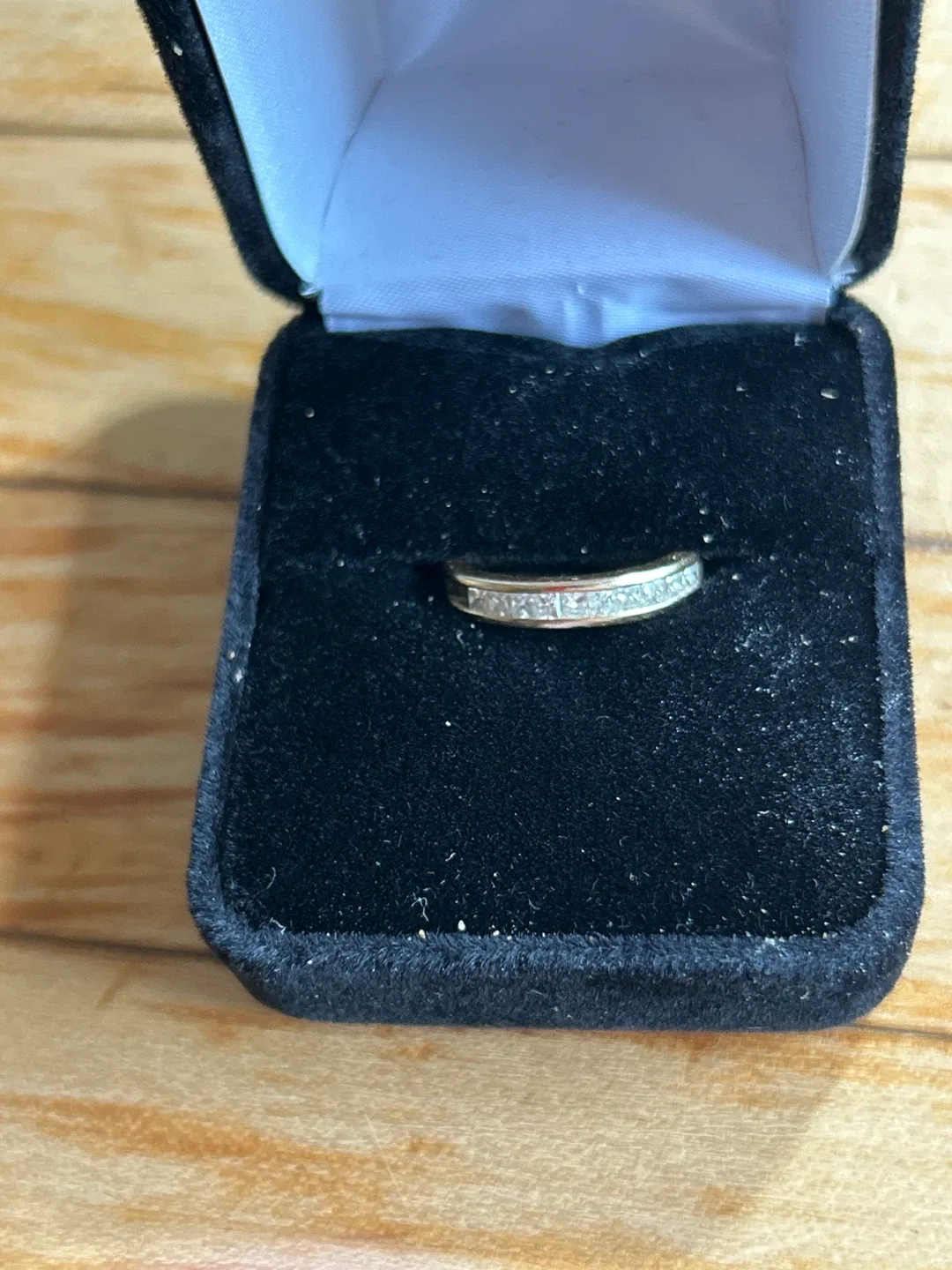 14 kt Gold and Diamond Ring thumbnail