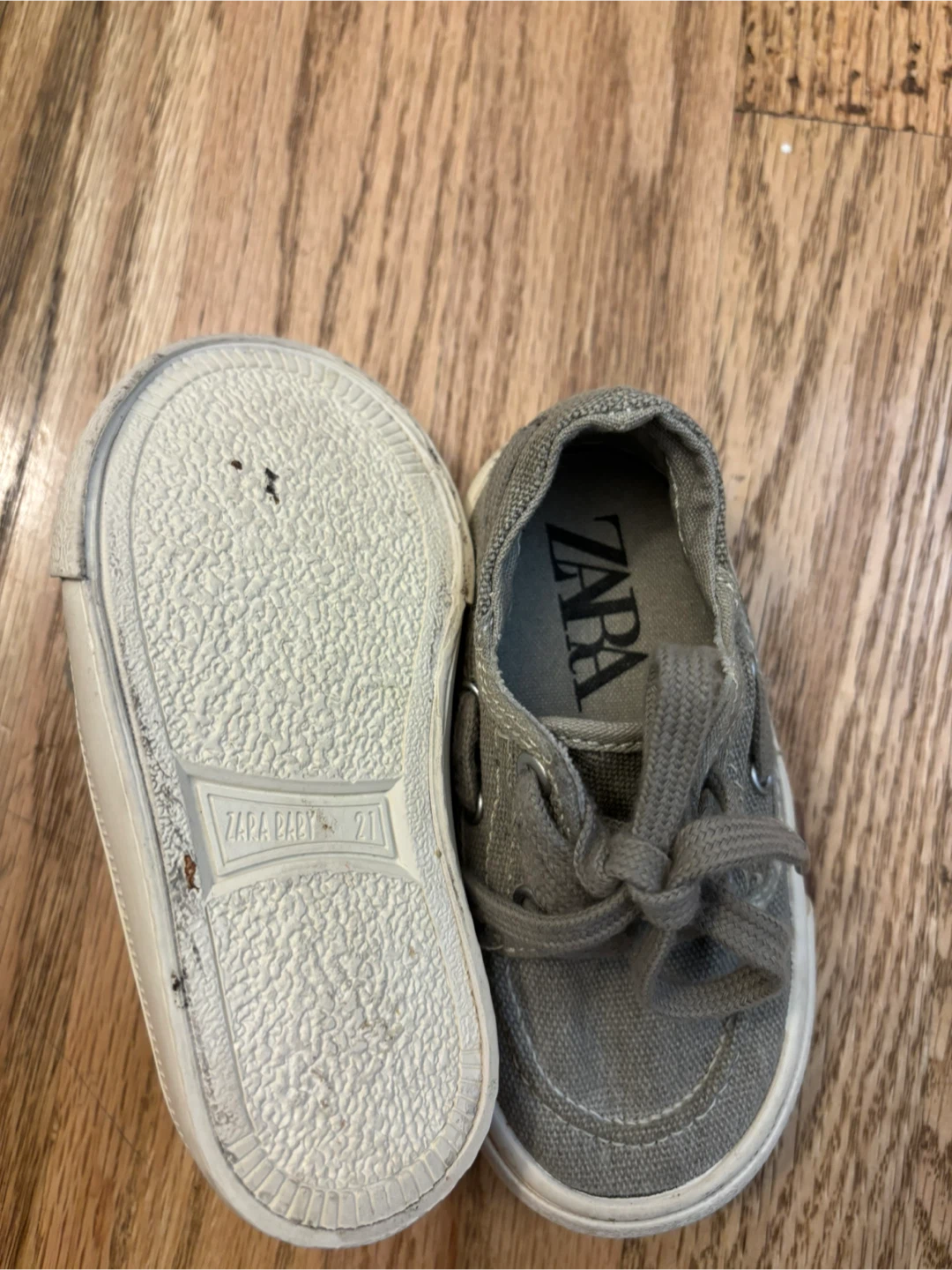 Zara Baby Gray Sneakers Size 21 - photo 3